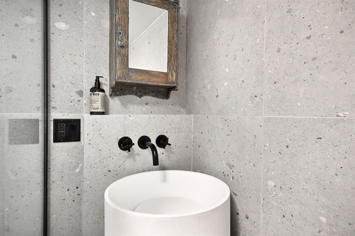  Modern Bathroom Designed for Comfort