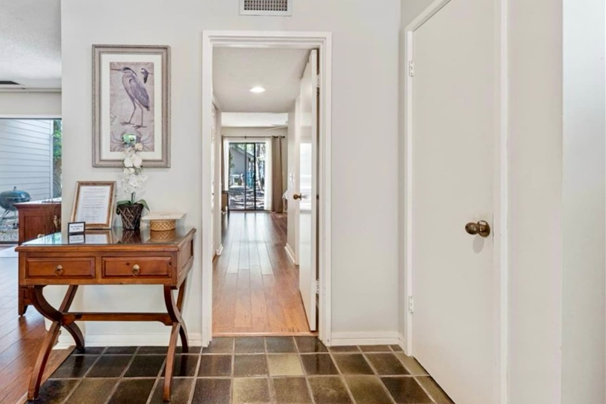 Entry hall with desk