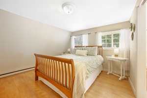 Queen master bedroom upstairs