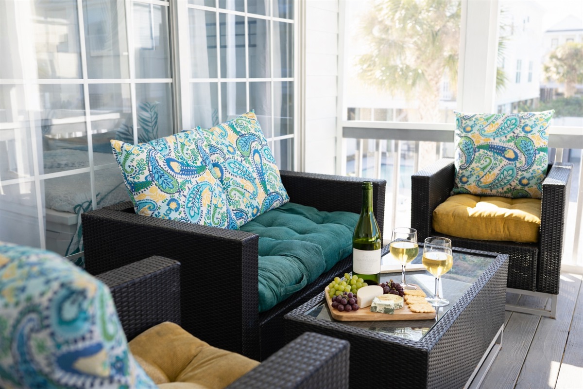 Sunlit sips and seaside bites! The perfect spot to slow down and savor the moment