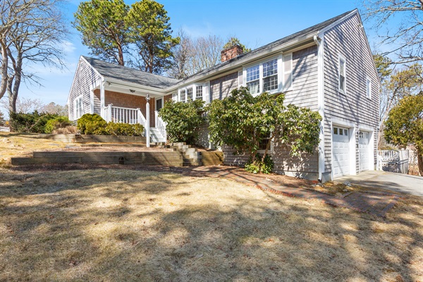 Our spacious driveway fits up to 10 cars for your convenience.
