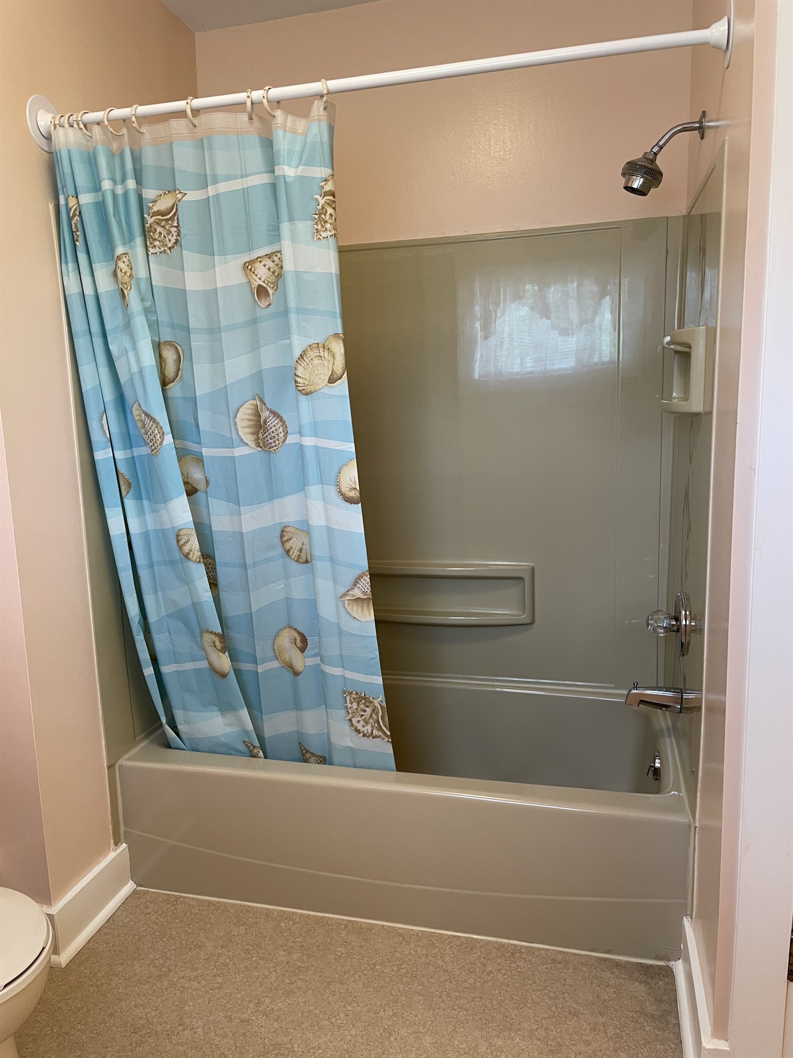 1st floor bath with tub/shower