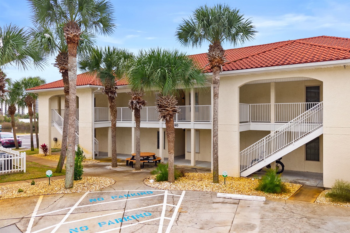 The resort offers 2 gated entrances, grills, 4 pools, tennis courts, hot tub, mini golf and more!