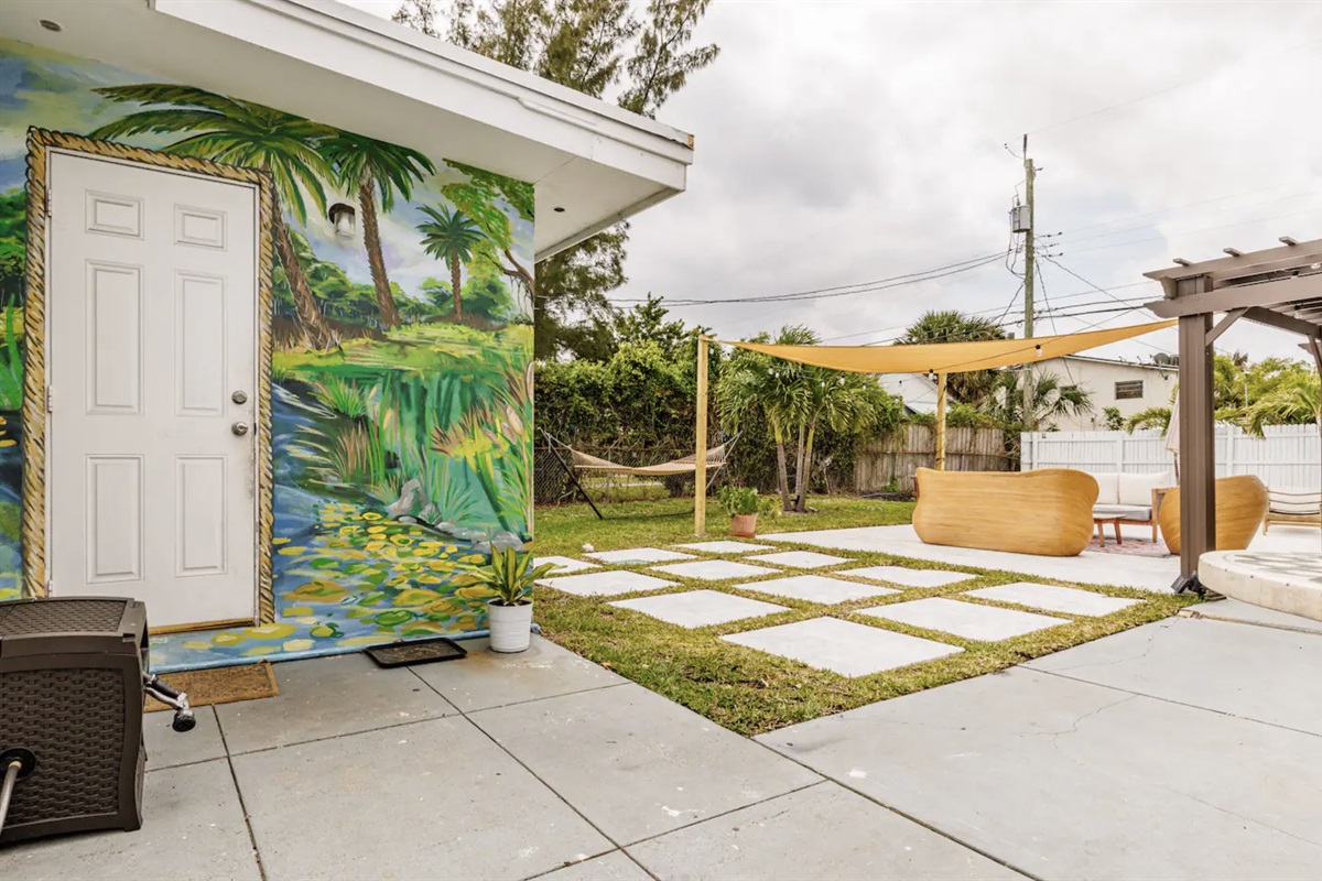 Enjoy this sliver of backyard paradise!