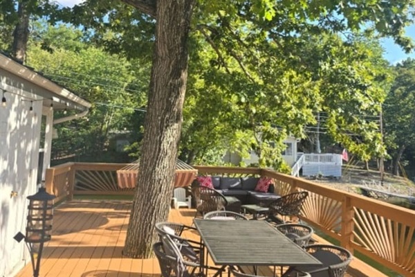 Granary‑house‑lakefront‑deck‑dining‑lounge