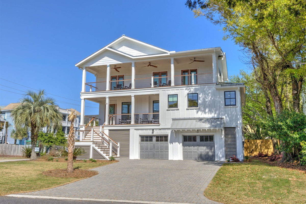 Front of House | On Beach Time | 6 30th Ave, Isle of Palms, SC | IOP Escapes