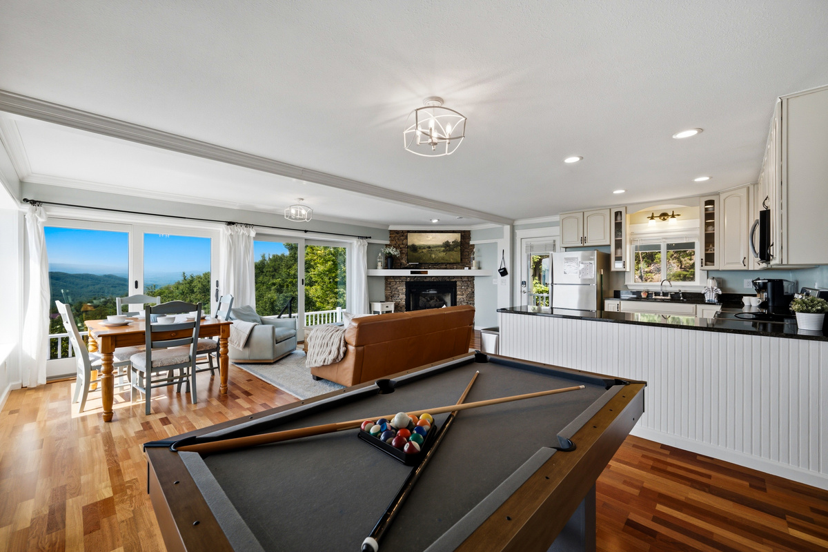 Enjoy a game or an ongoing tournament during your stay.