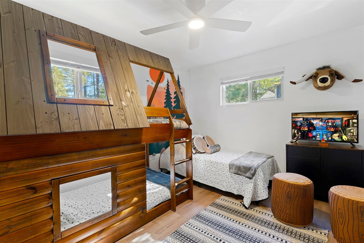 A cabin bunk and another single bed, perfect for the little ones to enjoy their sleep.