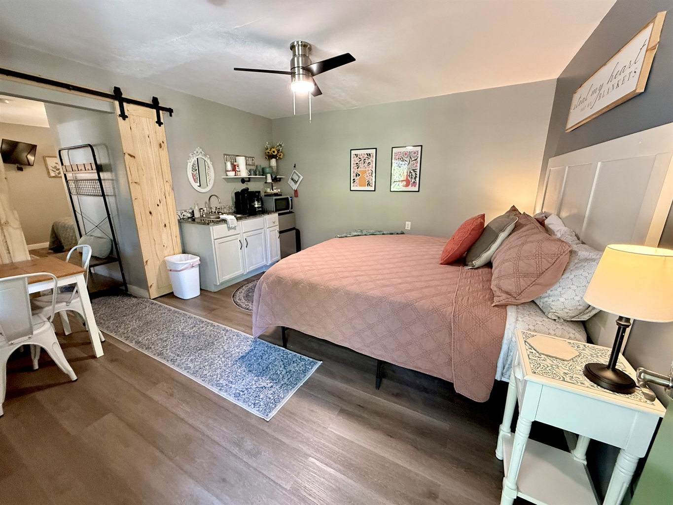 Front King room with wet bar area 