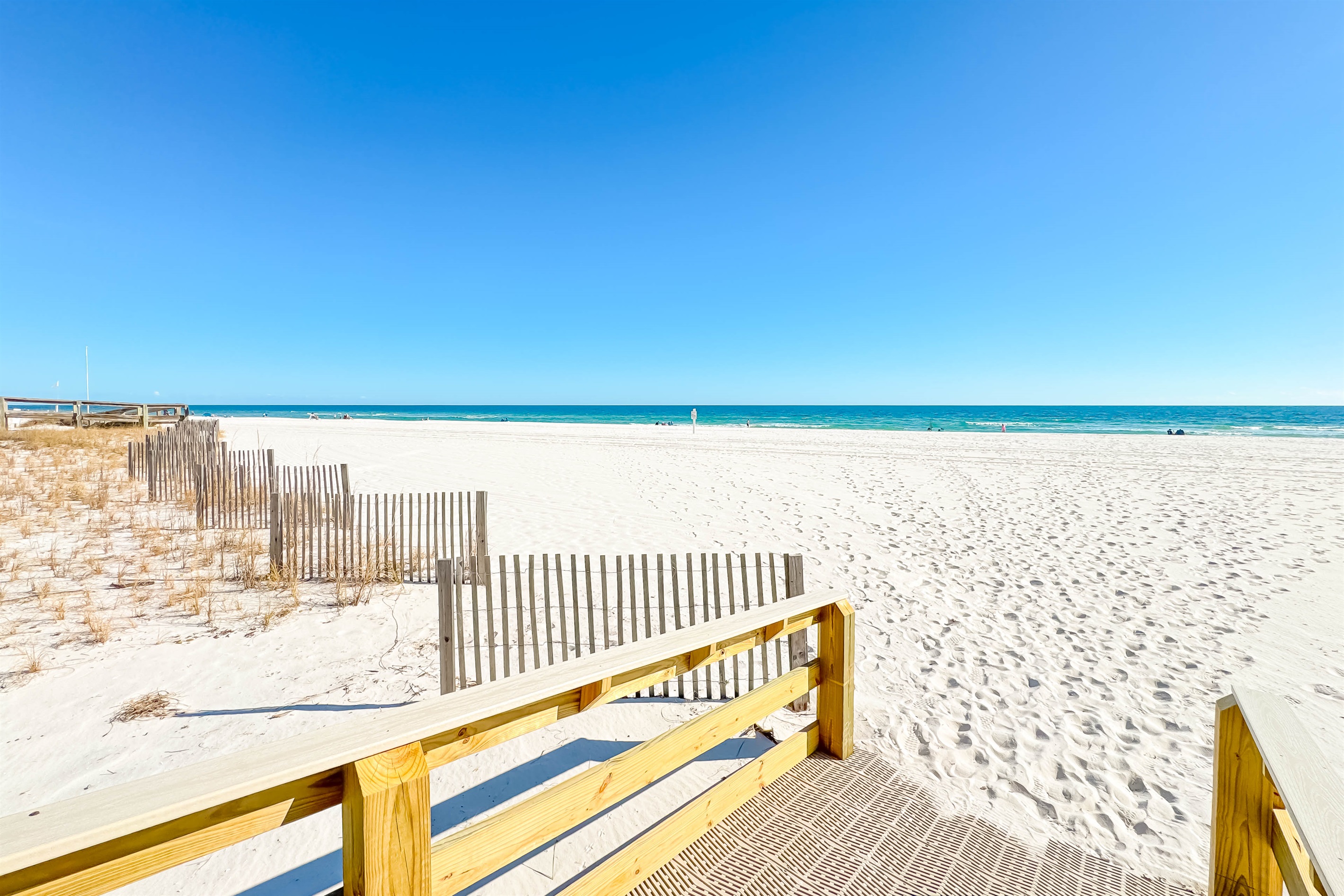 Steps from the ocean, this building provides the ultimate in beachfront convenience and lifestyle.