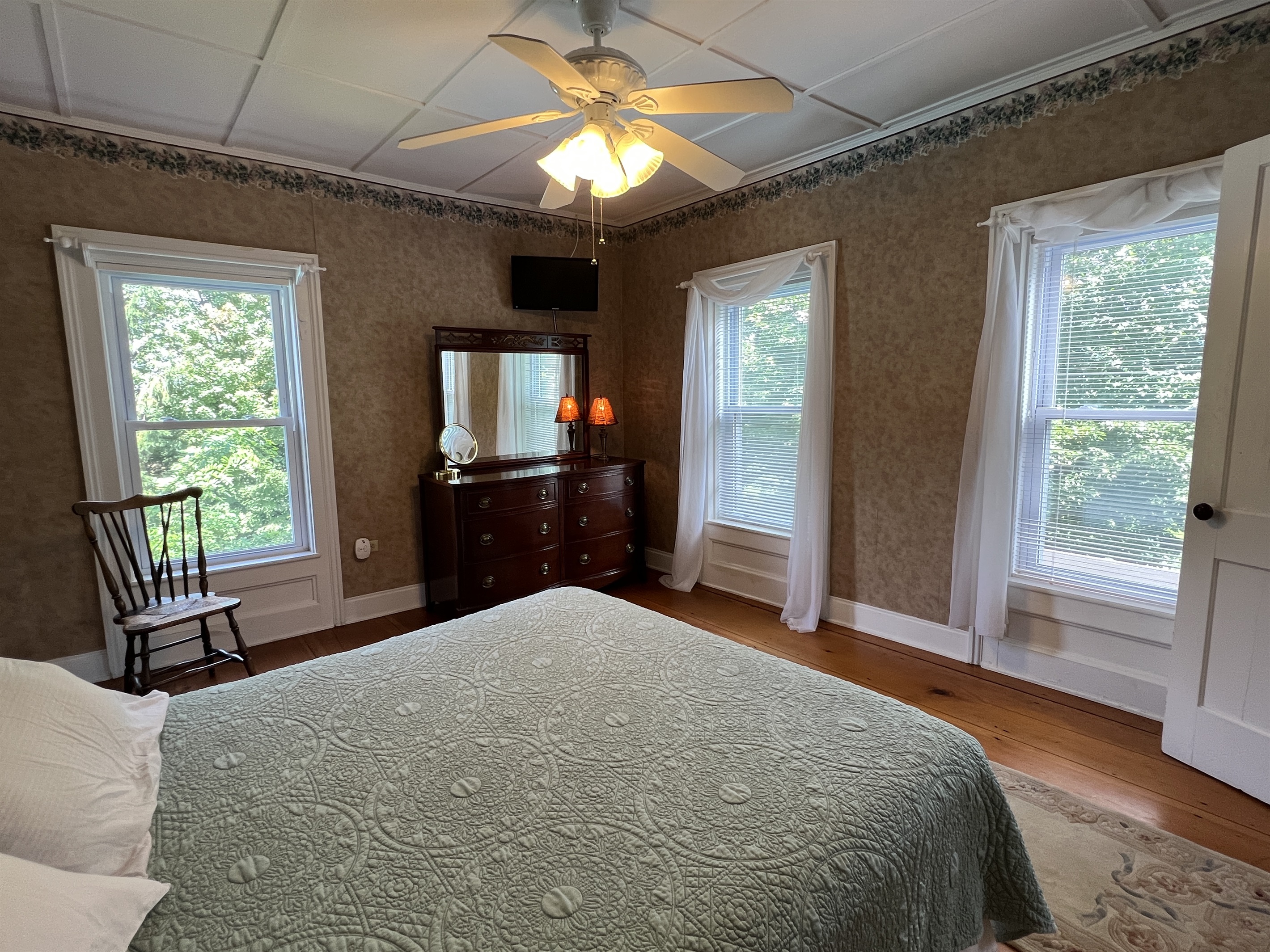 The Federal House 2nd floor Queen bedroom #4 with TV .