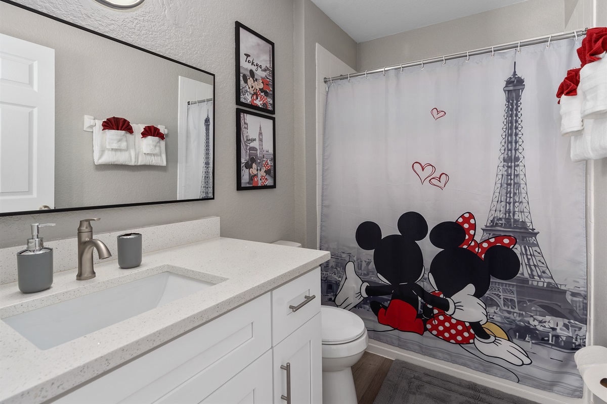 Mickey and Minnie's Genie-ous Reel Ensuite