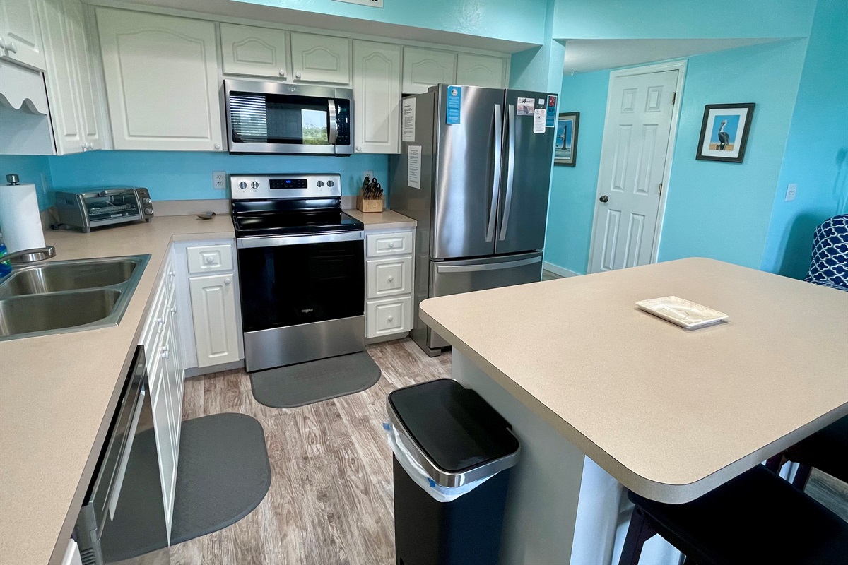 Fully Stocked Kitchen with Dishwasher
