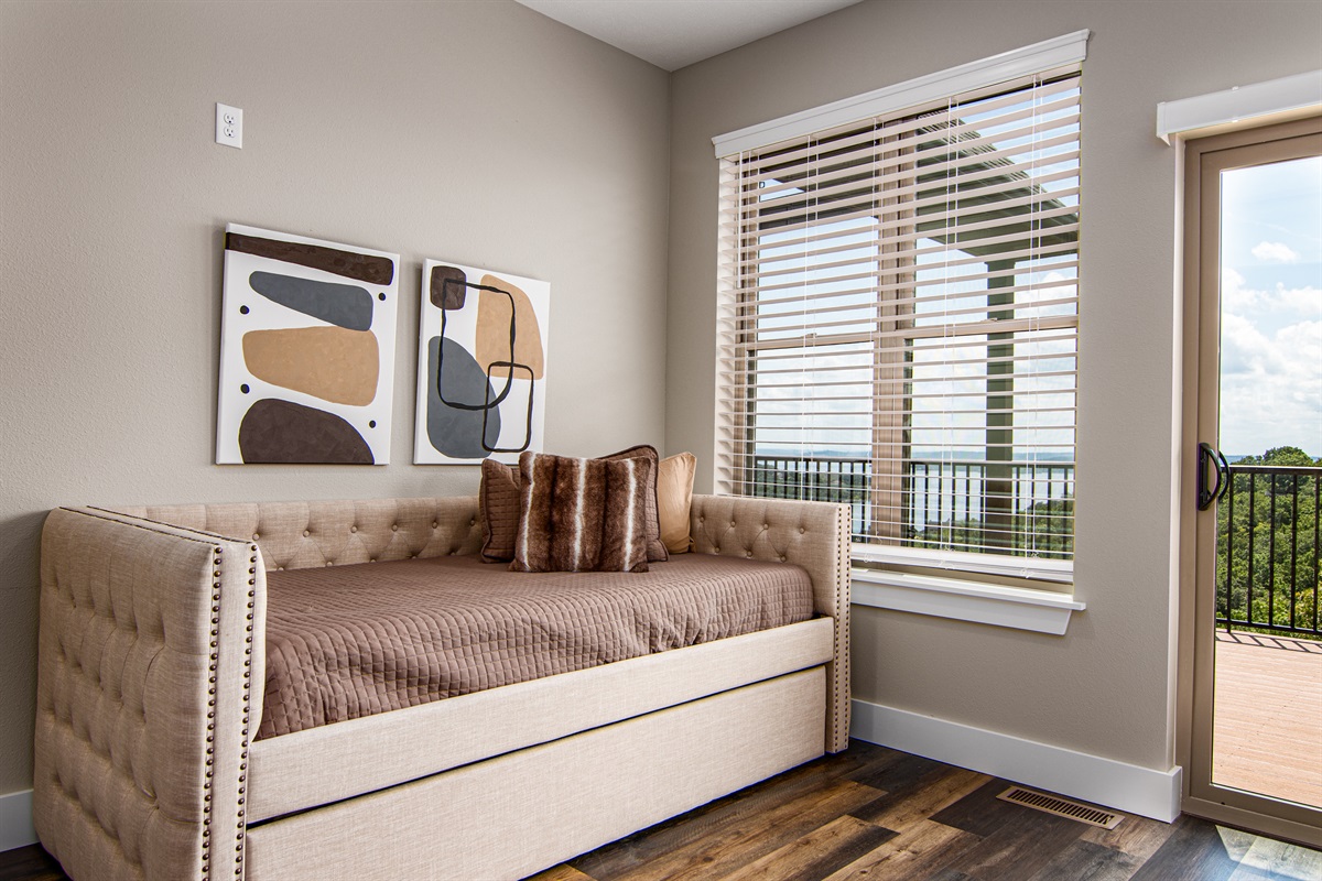 Daybed in King #1 room