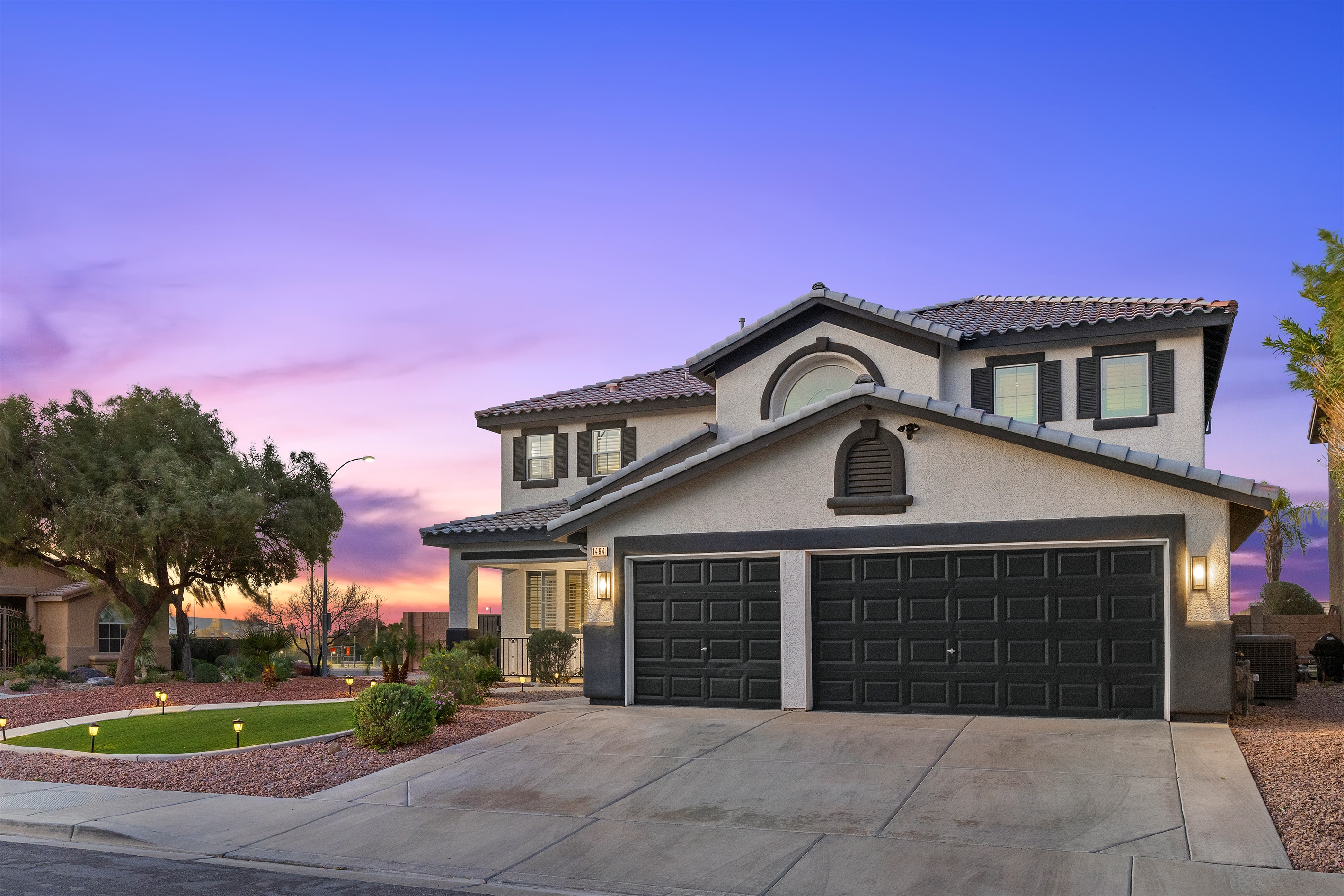 Front view of the home.  It's Showtime!