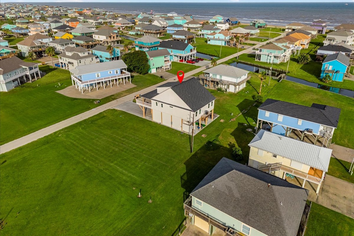 efb12dd85bcb48a193778f7f55142b40 Large | Beachhouse | Texas | TX | Vacation Homes | Galveston | Crystal Beach | Kokomo | Breezy Days | Beachfront Elegance | Sunrise Serenity | Southern Sands Property Management, LLC