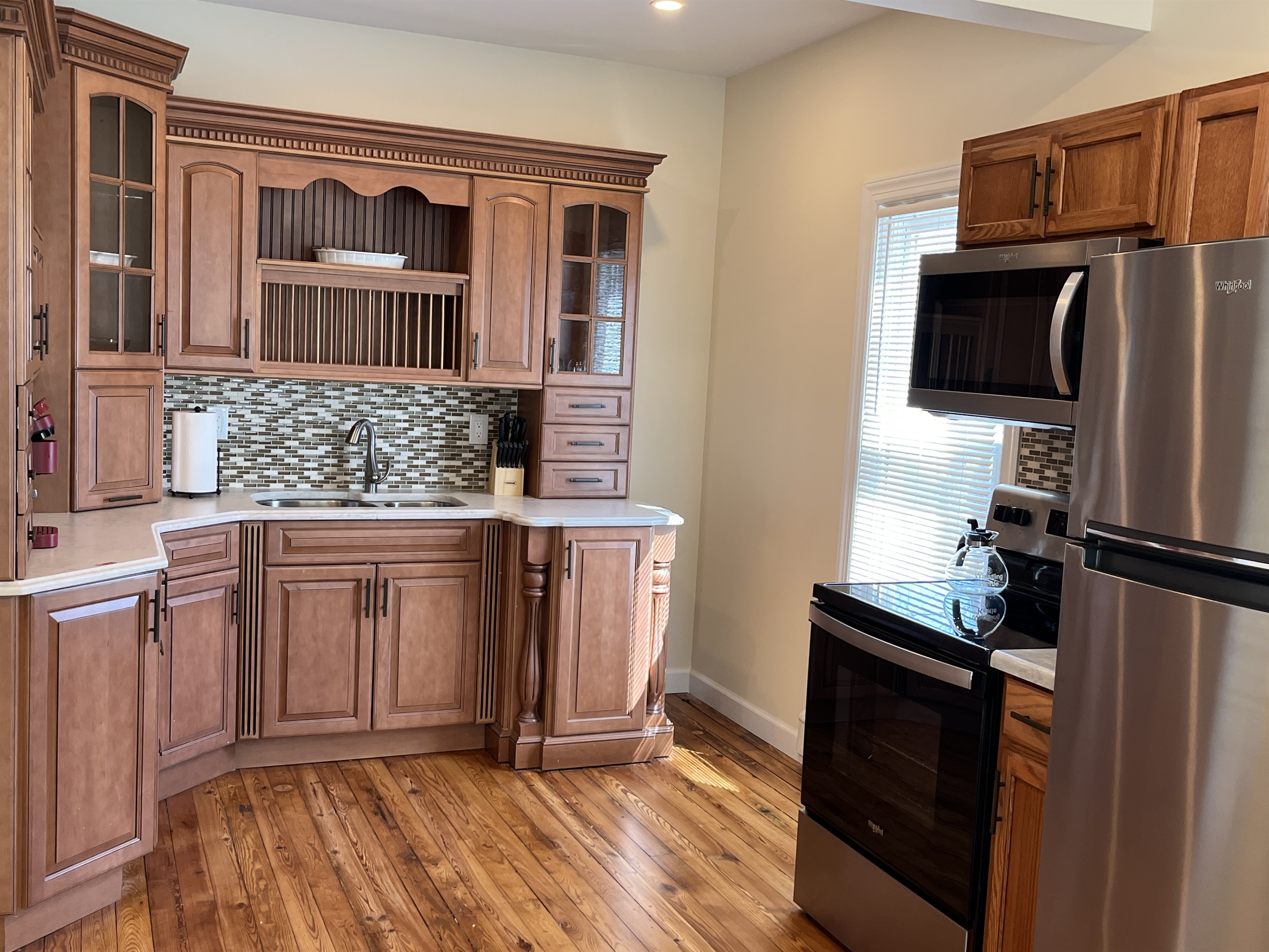 Brand new kitchen in totally renovated 1st floor apartment