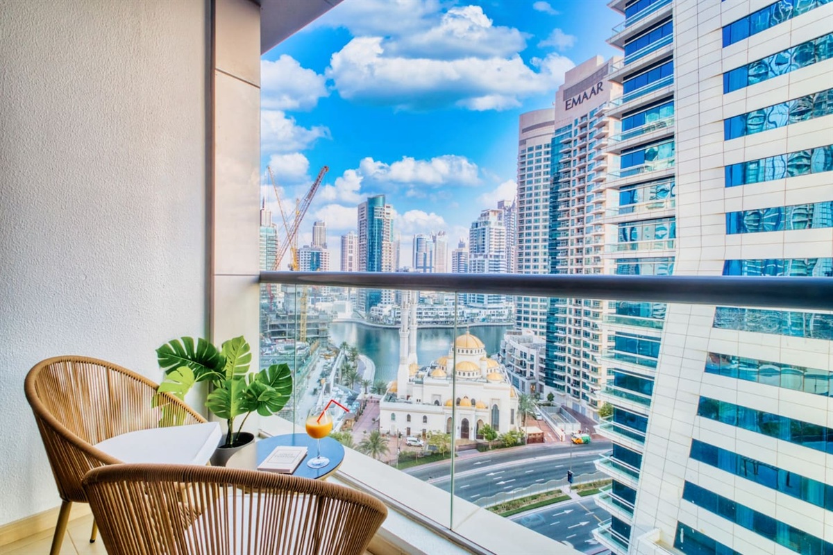 Savor stunning marina views from your private balcony, perfect for a morning coffee or sunset cocktail. This serene spot lets you soak up the vibrant energy of Dubai while enjoying a peaceful retreat. 
