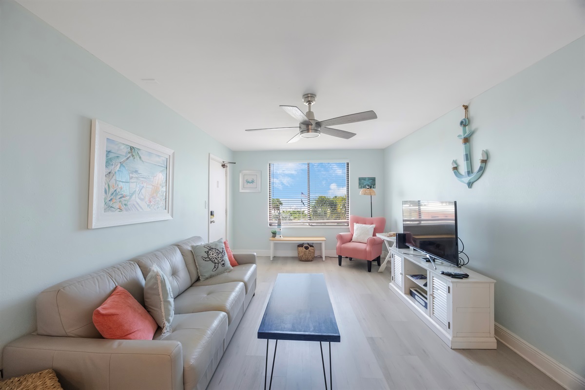 Living Room, Smart TV