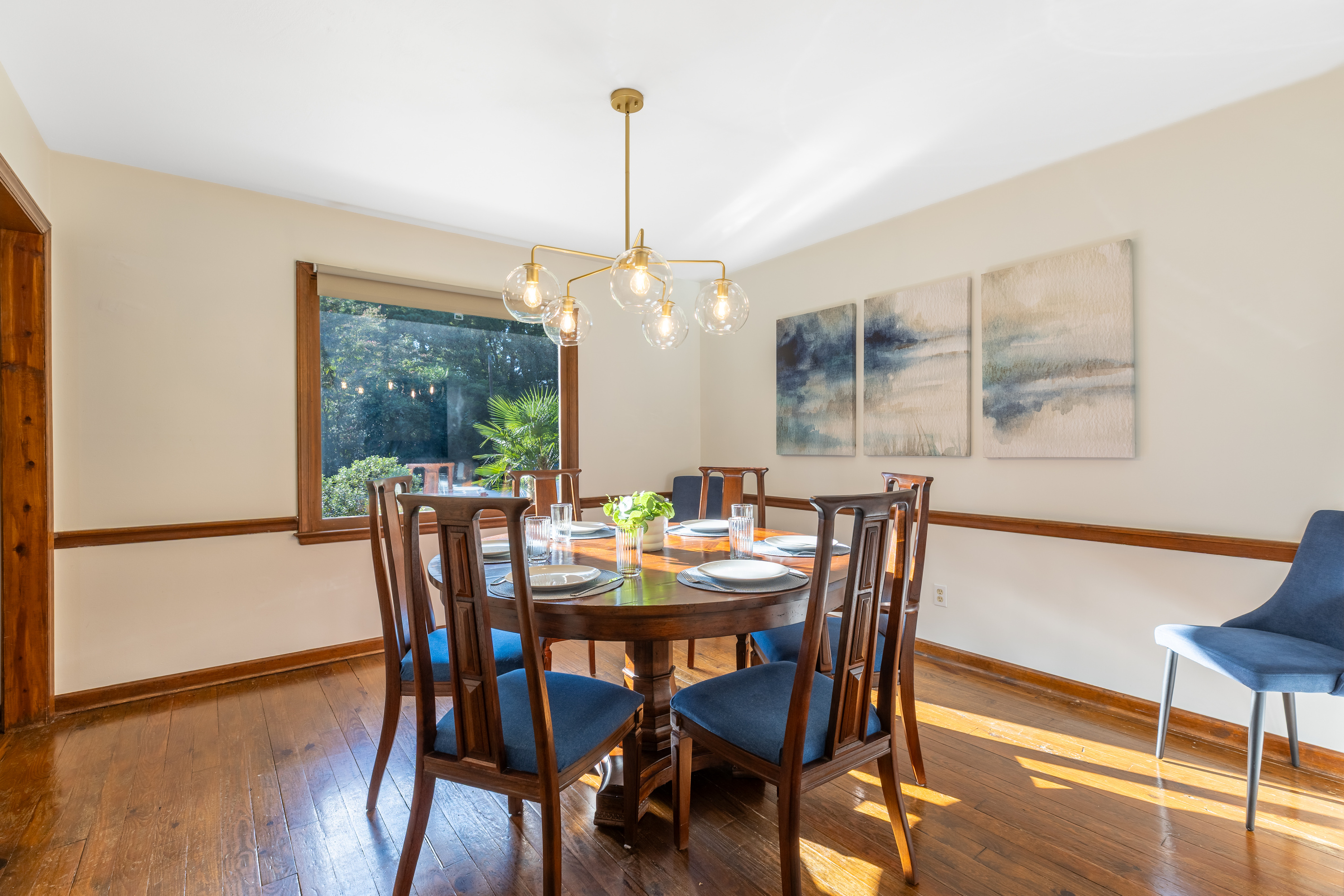 Plenty of seating around the stunning dining table