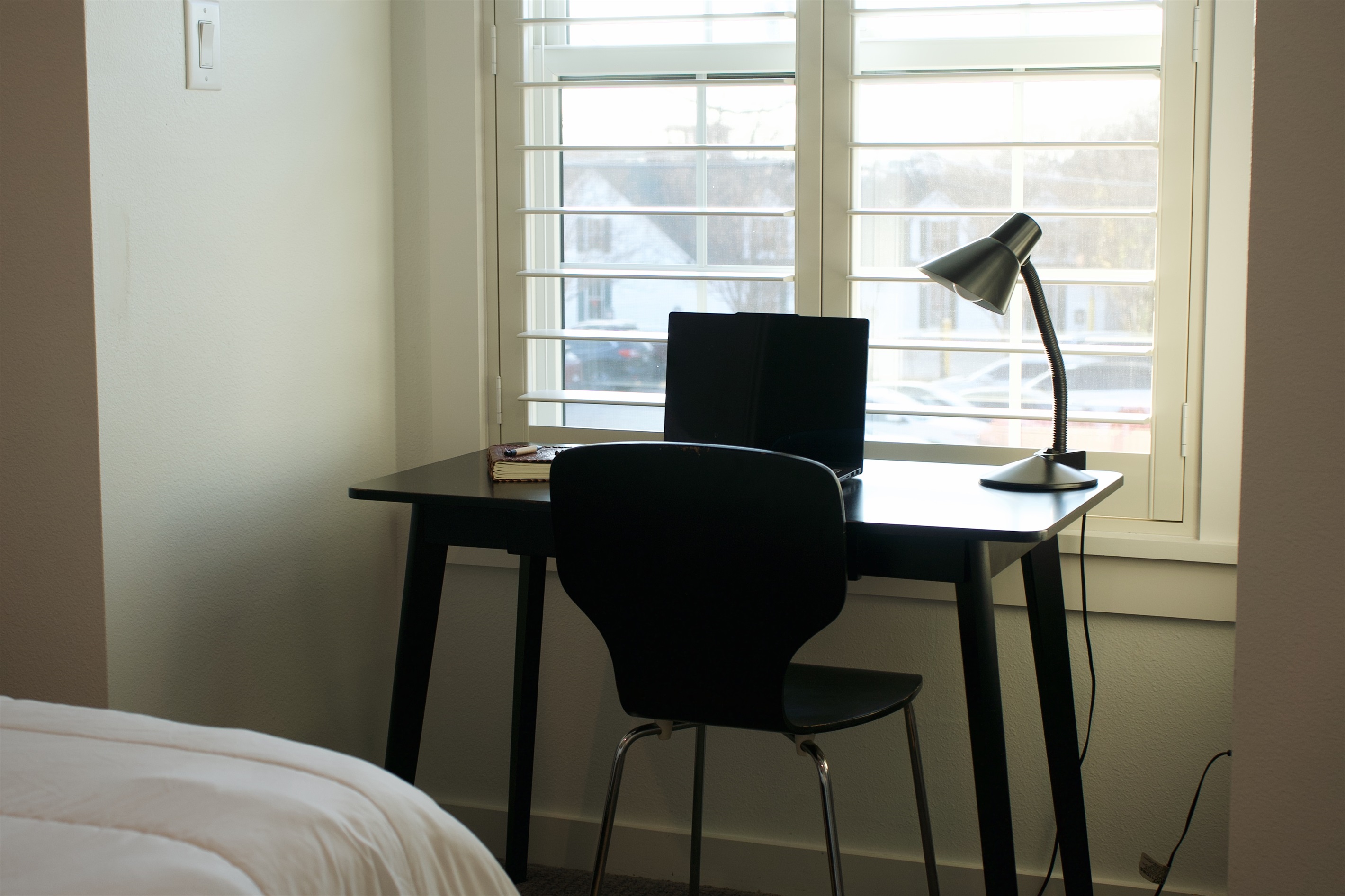 High-speed Verizon 5G Wi-Fi throughout the unit, ideal for streaming and working remotely.