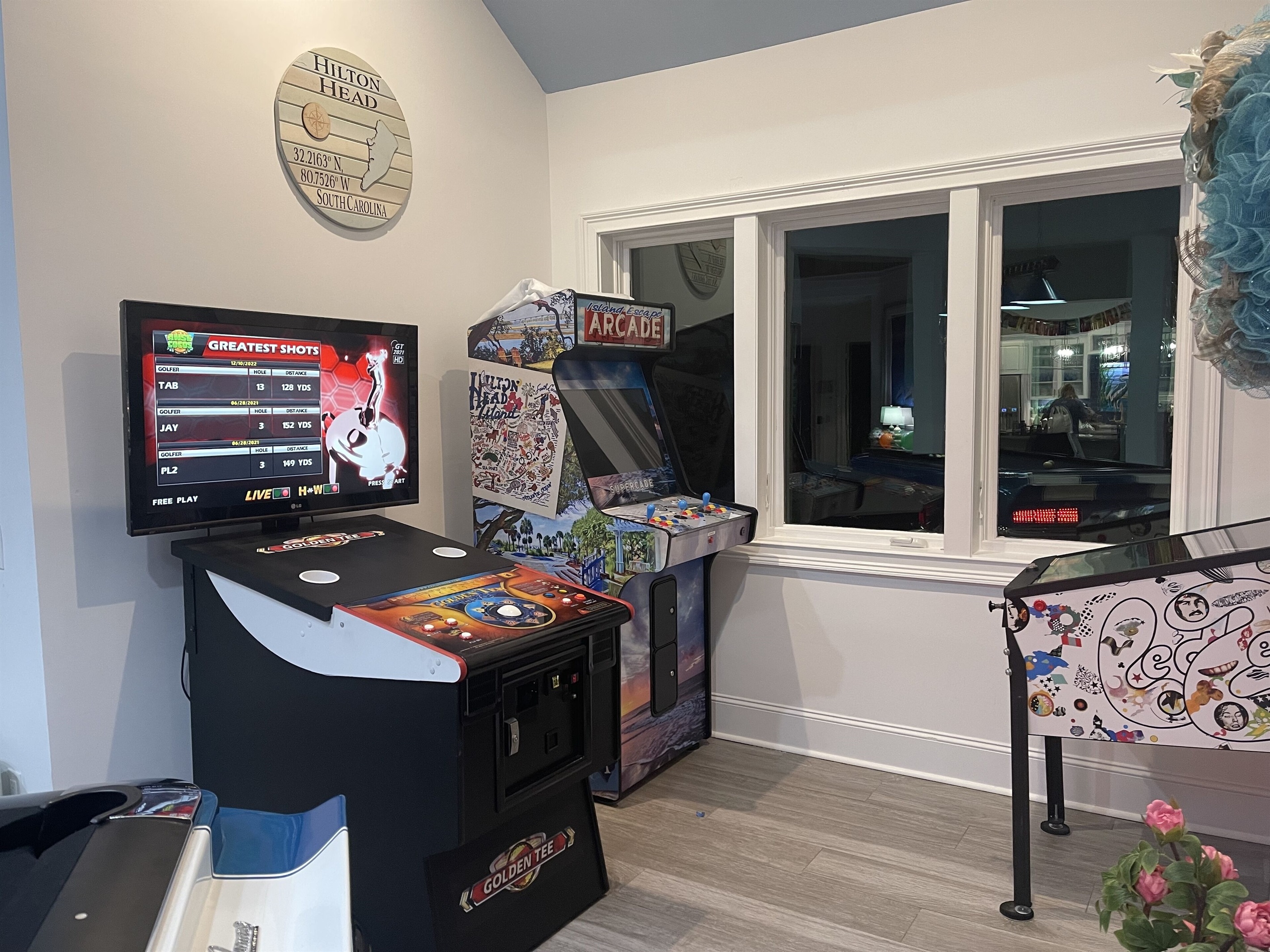 Golden Tee Live game & Multicade w/5000 videos games -all your 80's & 90’s favs