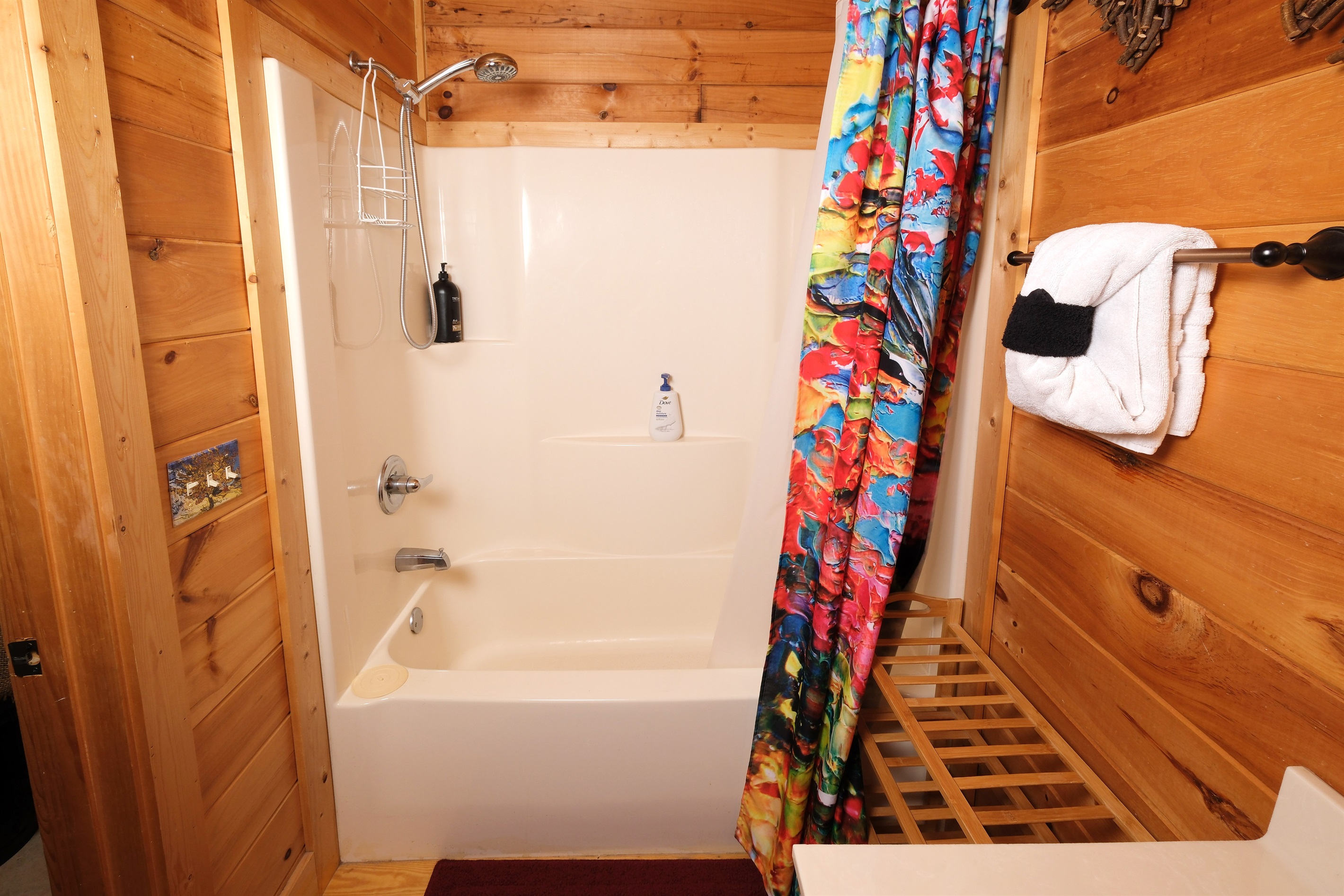 TREEHOUSE ROOM BATHROOM