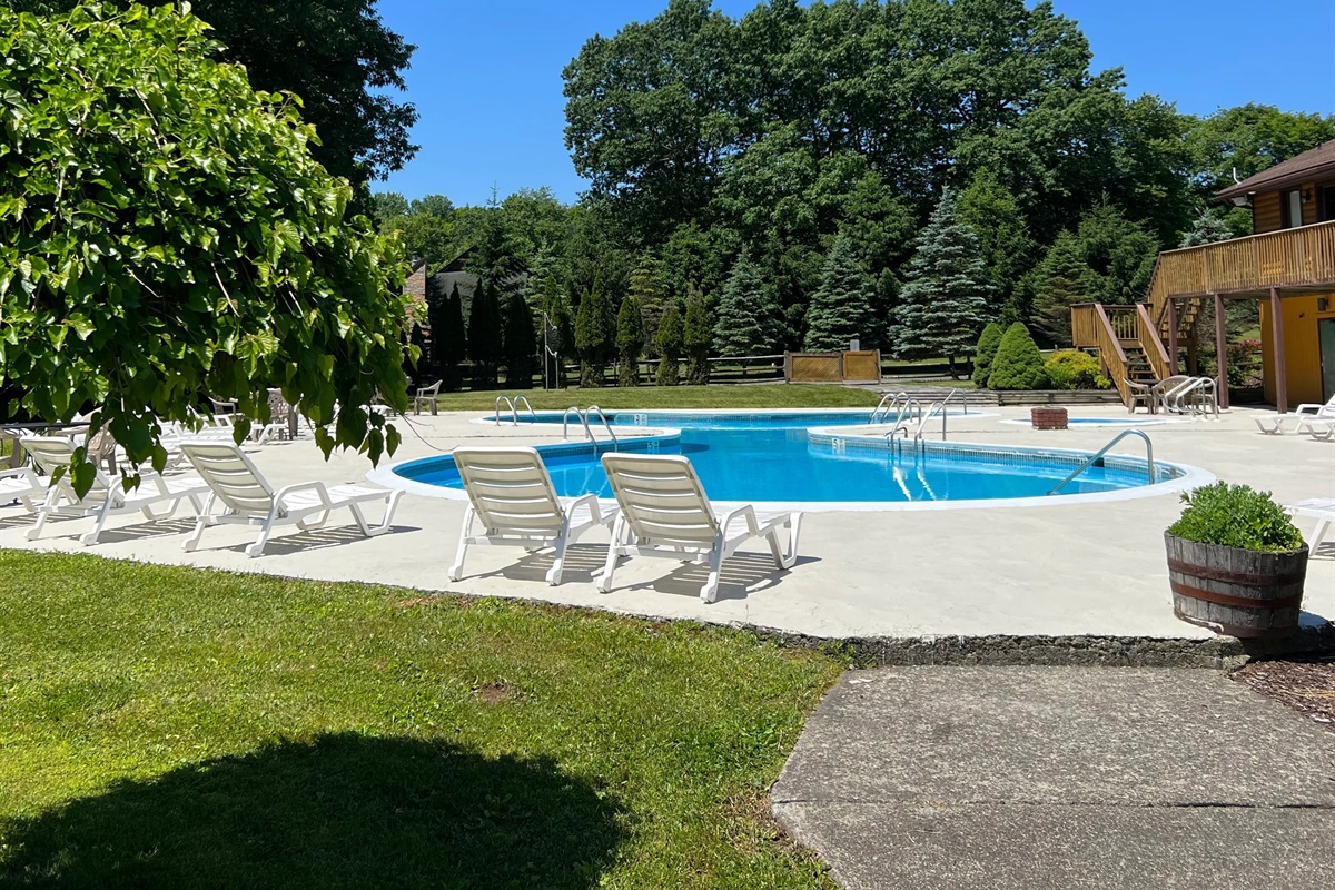 Outdoor Pool & Hot Tub at Clubhouse