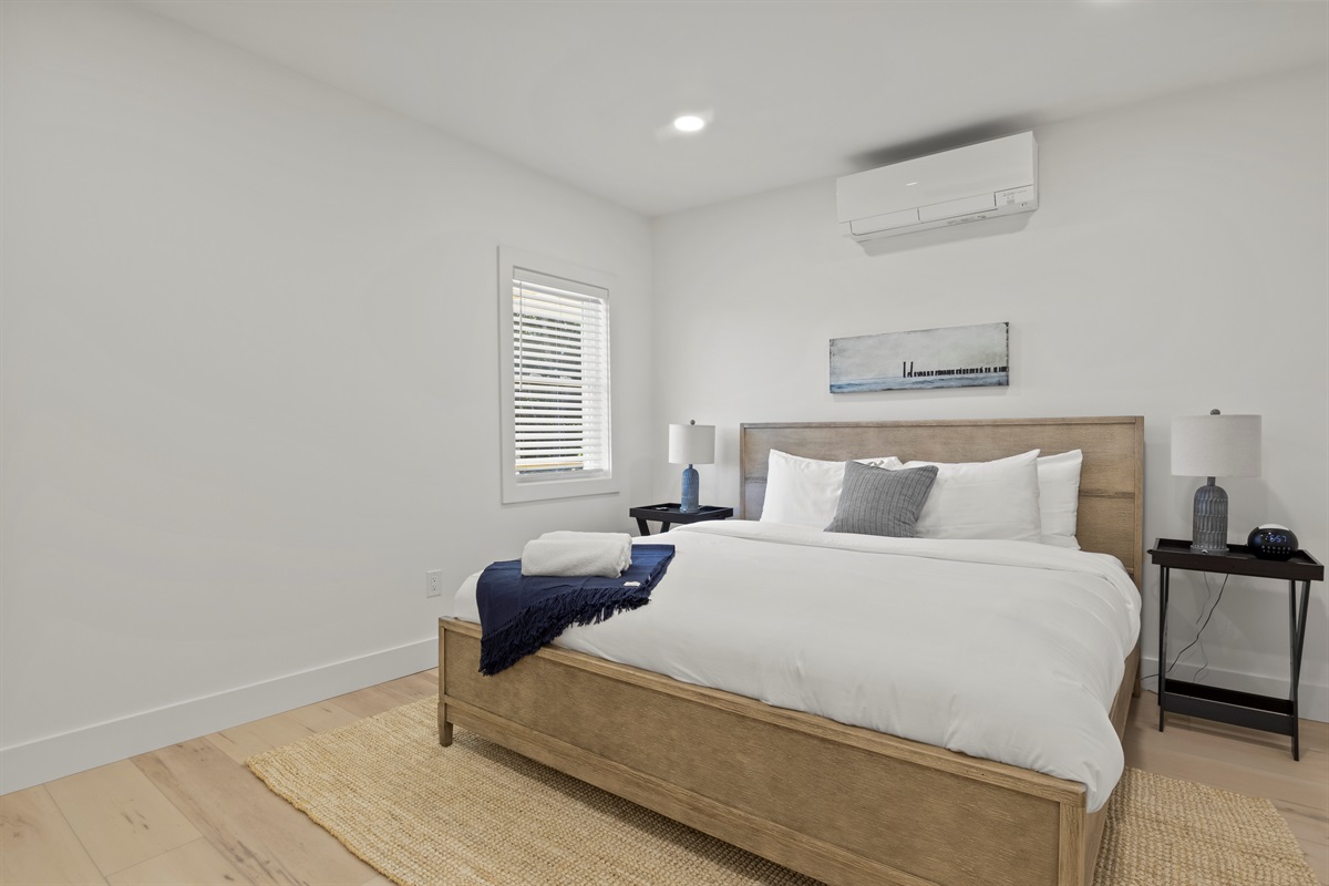 King Size Bed w/ Smart TV