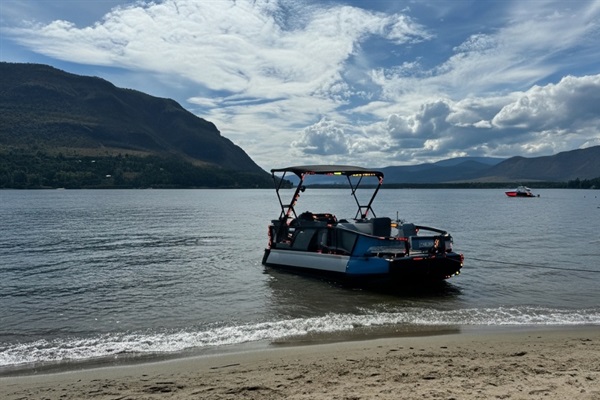 Shuswap Lake Boating Adventures