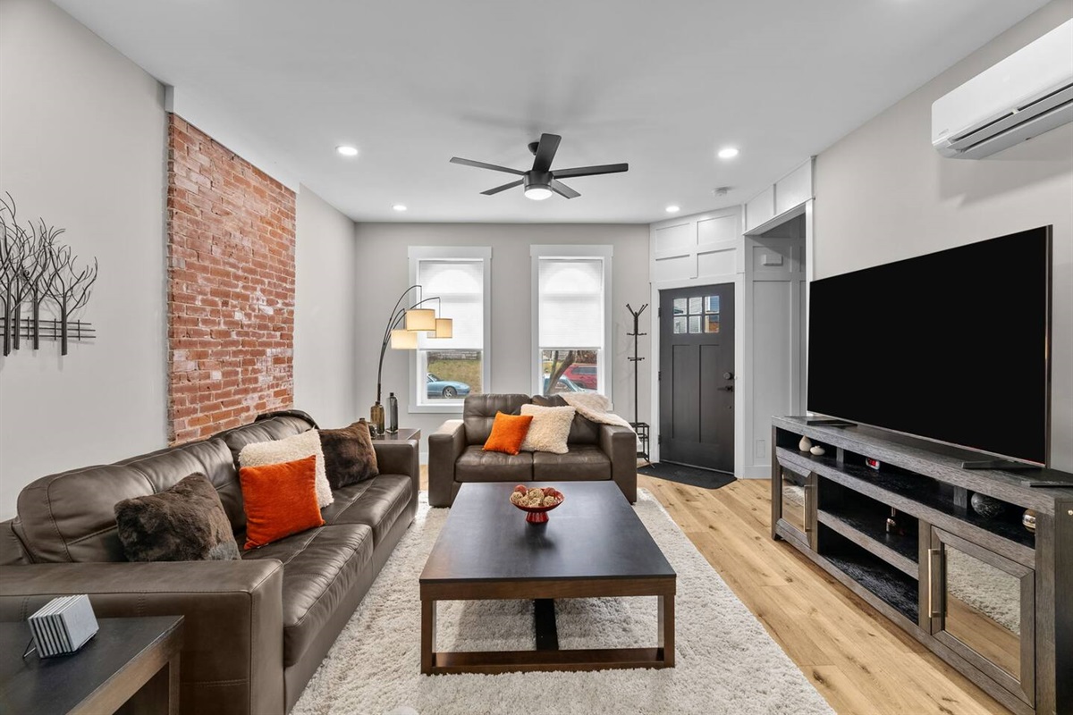 Cozy living room with 70" Samsung Smart TV with streaming capabilities.