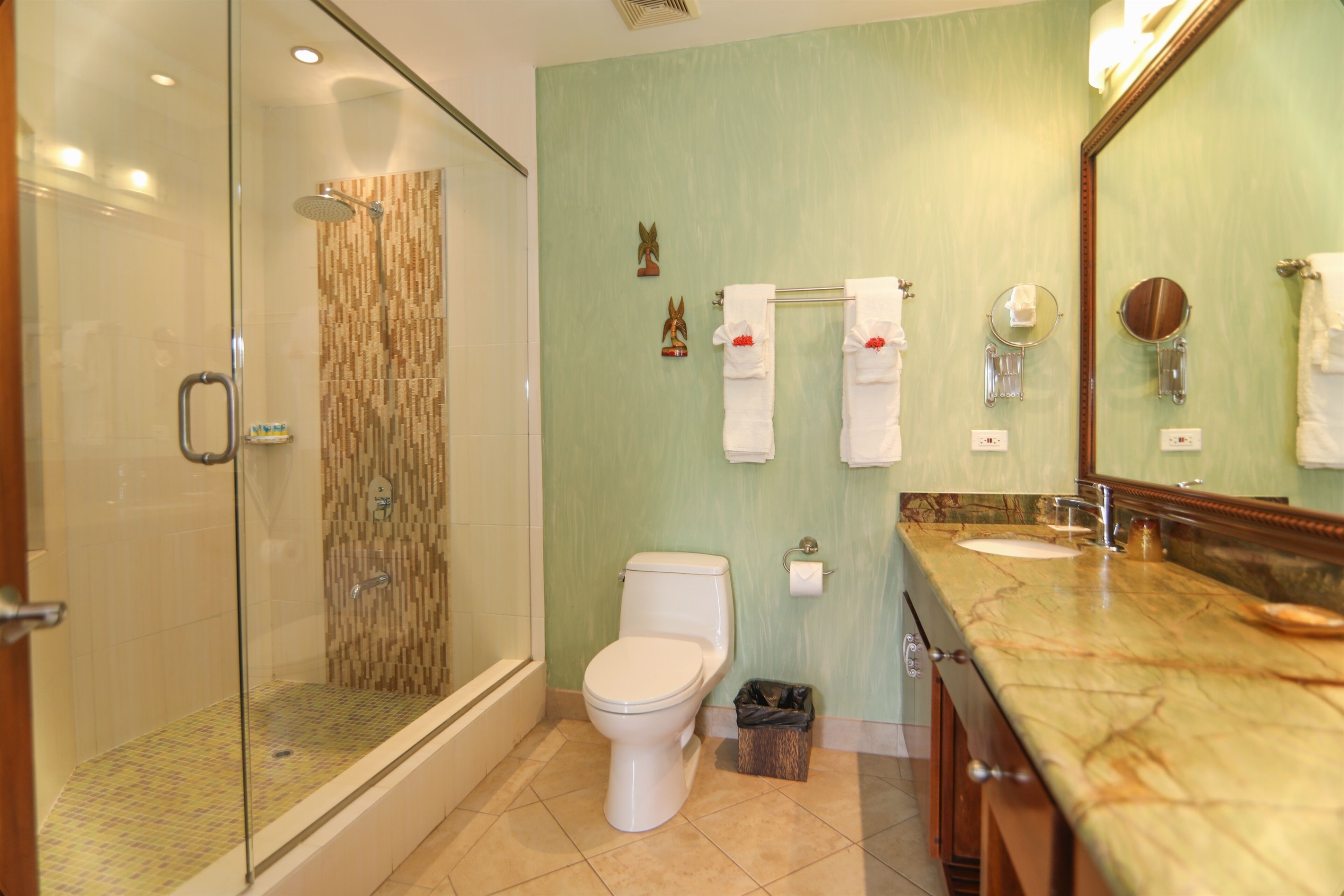 Garden View Upper-Level Bedroom: Tropical Splendour