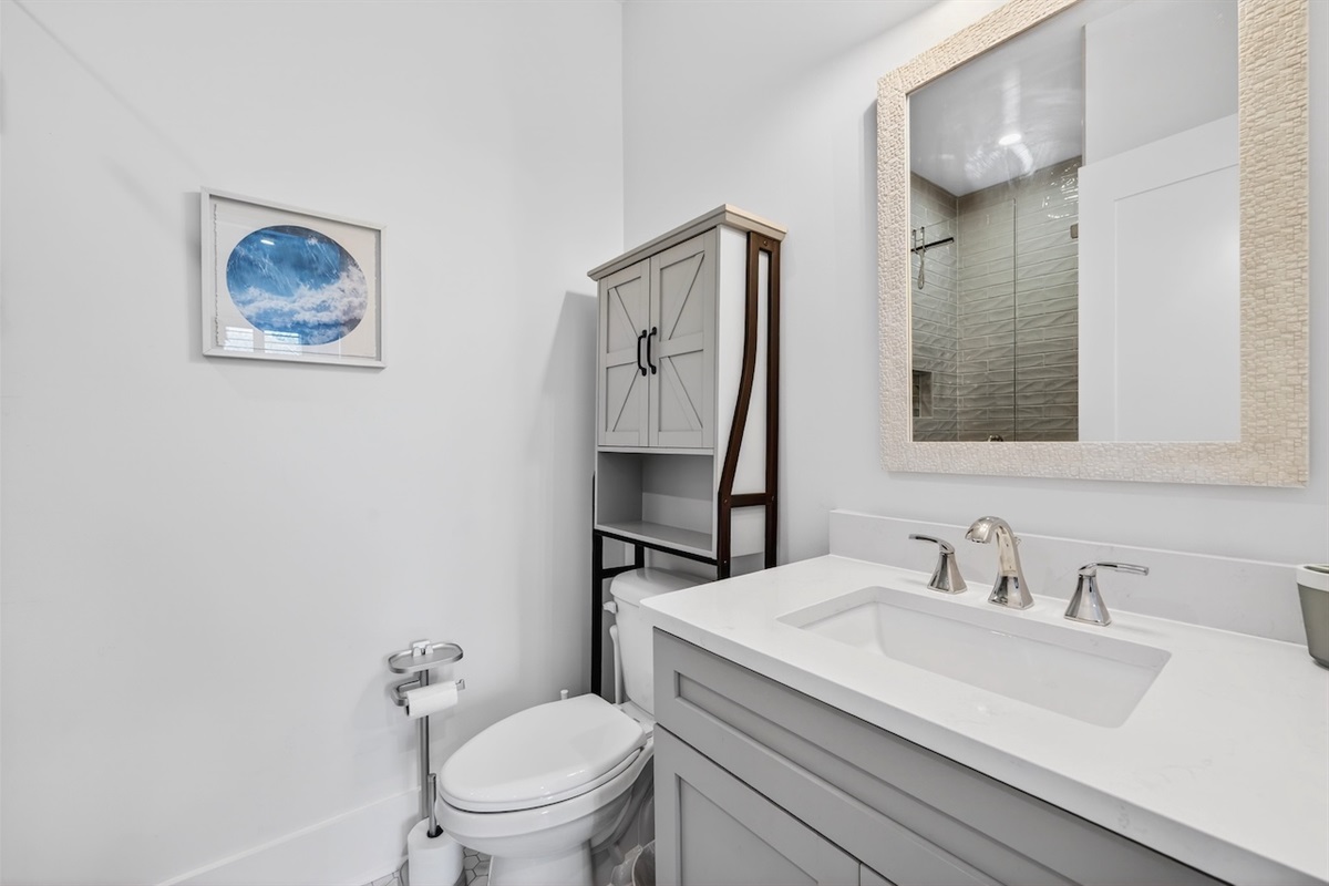 Queen Room Bath  | Southern Grace | 6 23rd Ave.