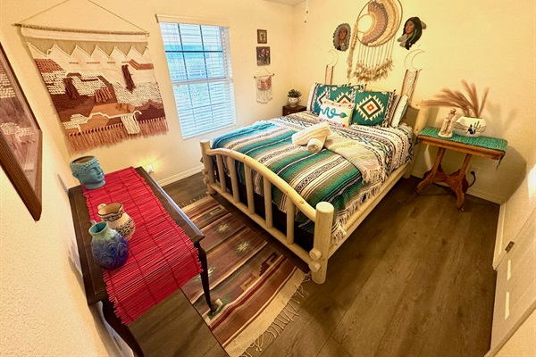 Bedroom 2, queen bed