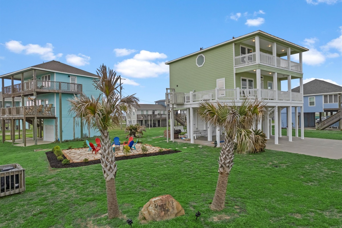 f01659aa51c24fa9acb93bb345ce44ba Large | Beachhouse | Texas | TX | Vacation Homes | Galveston | Crystal Beach | Kokomo | Breezy Days | Beachfront Elegance | Sunrise Serenity | Southern Sands Property Management, LLC