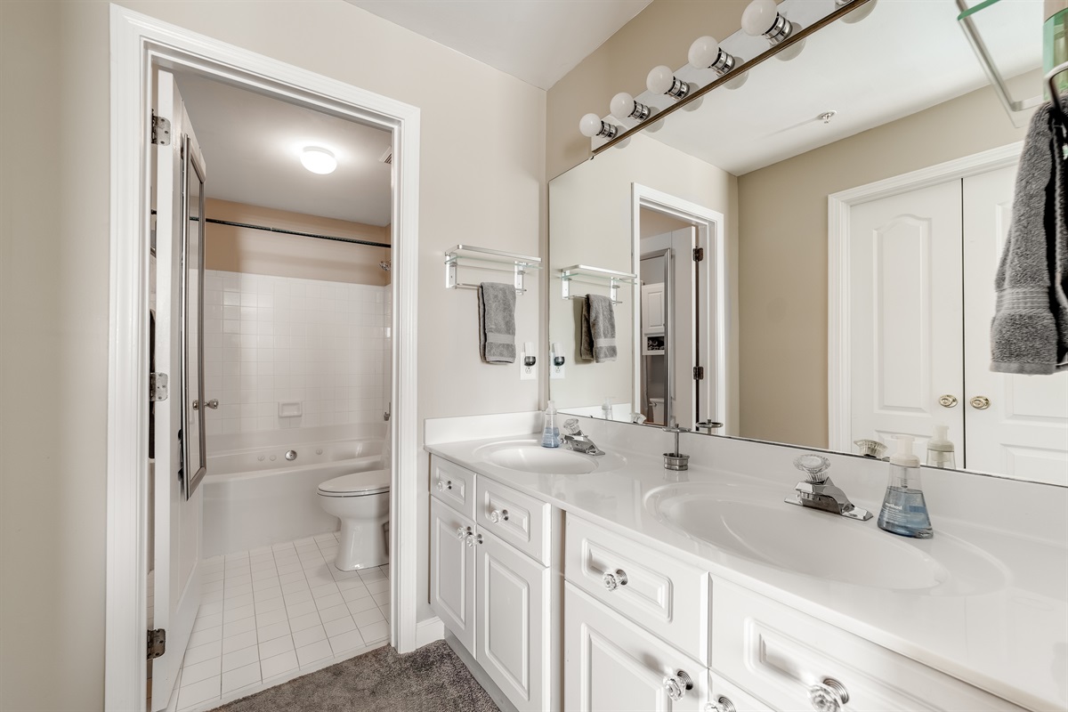 Master bathroom w dual vanities