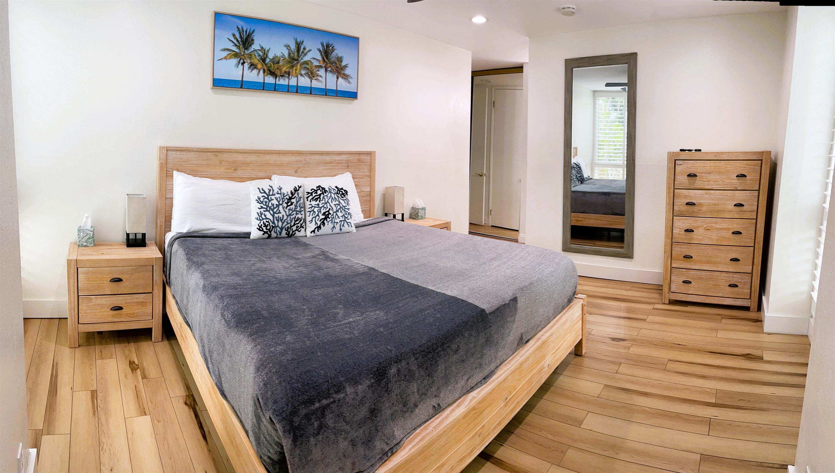 King-size bed with en-suite bathroom
