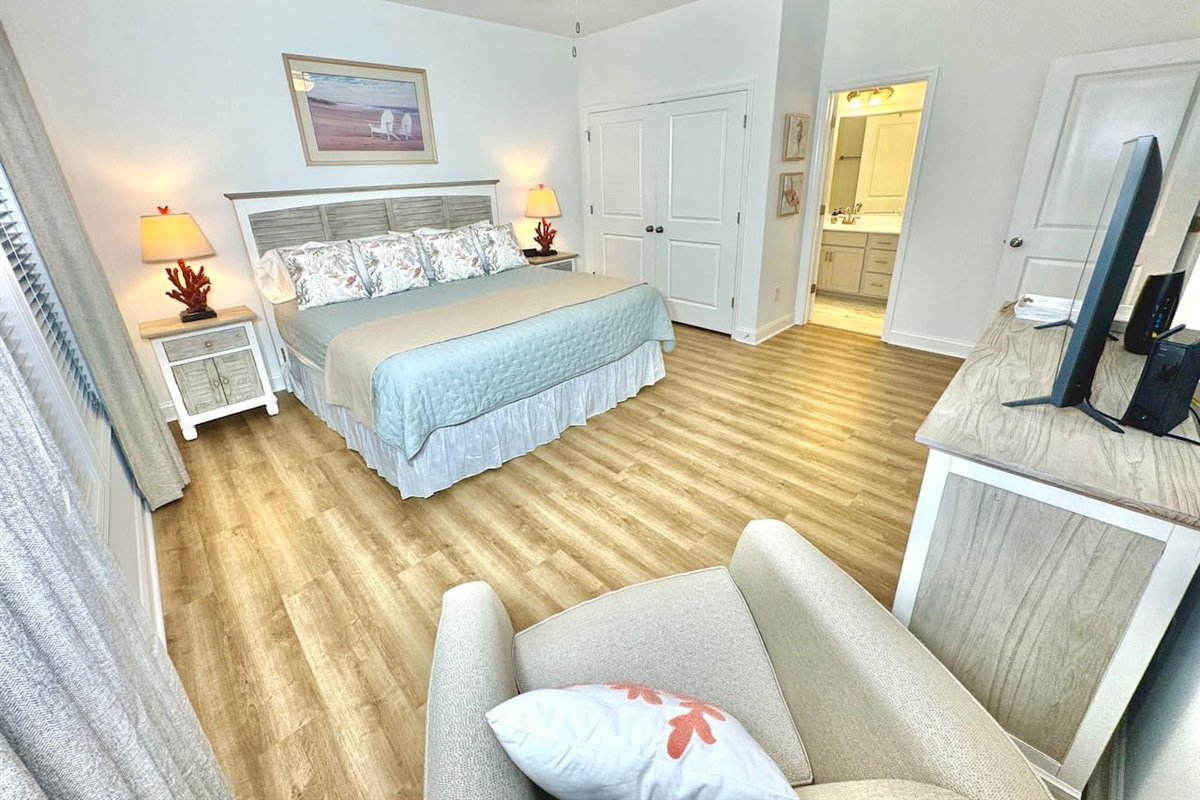 The primary bedroom has a King bed, smart TV, blackout curtains, and water view.