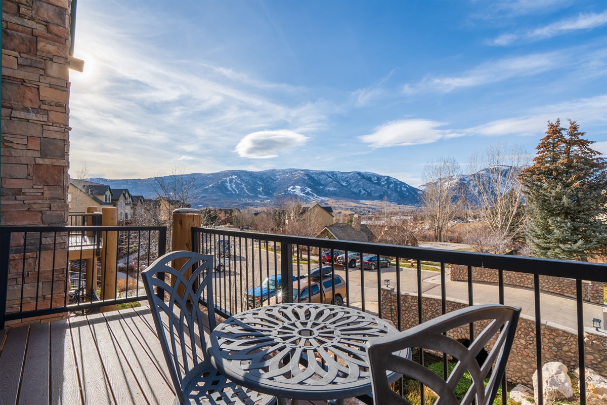 Soak in sweeping valley views from the living room balcony — sunrise coffee and sunset wine perfection.