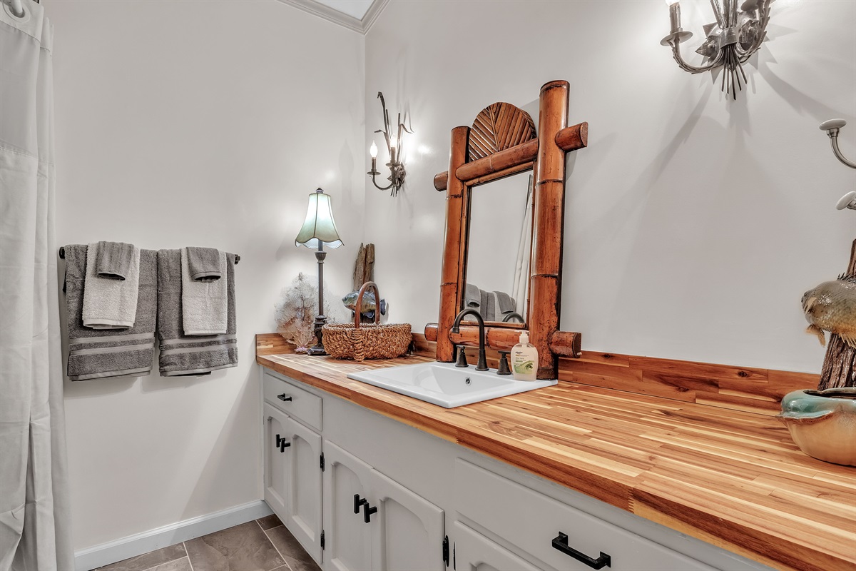 Guest Bathroom 2 (Ensuite)