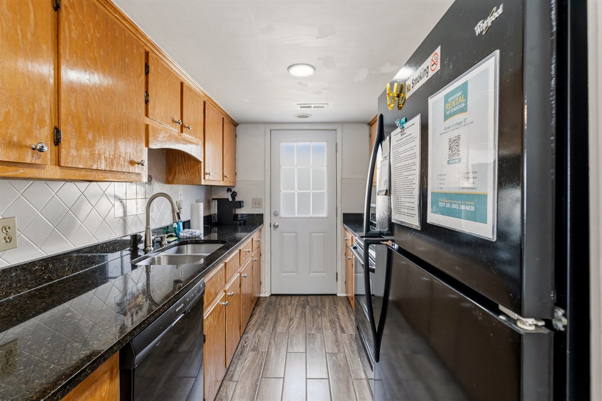 Kitchen - granite countertops