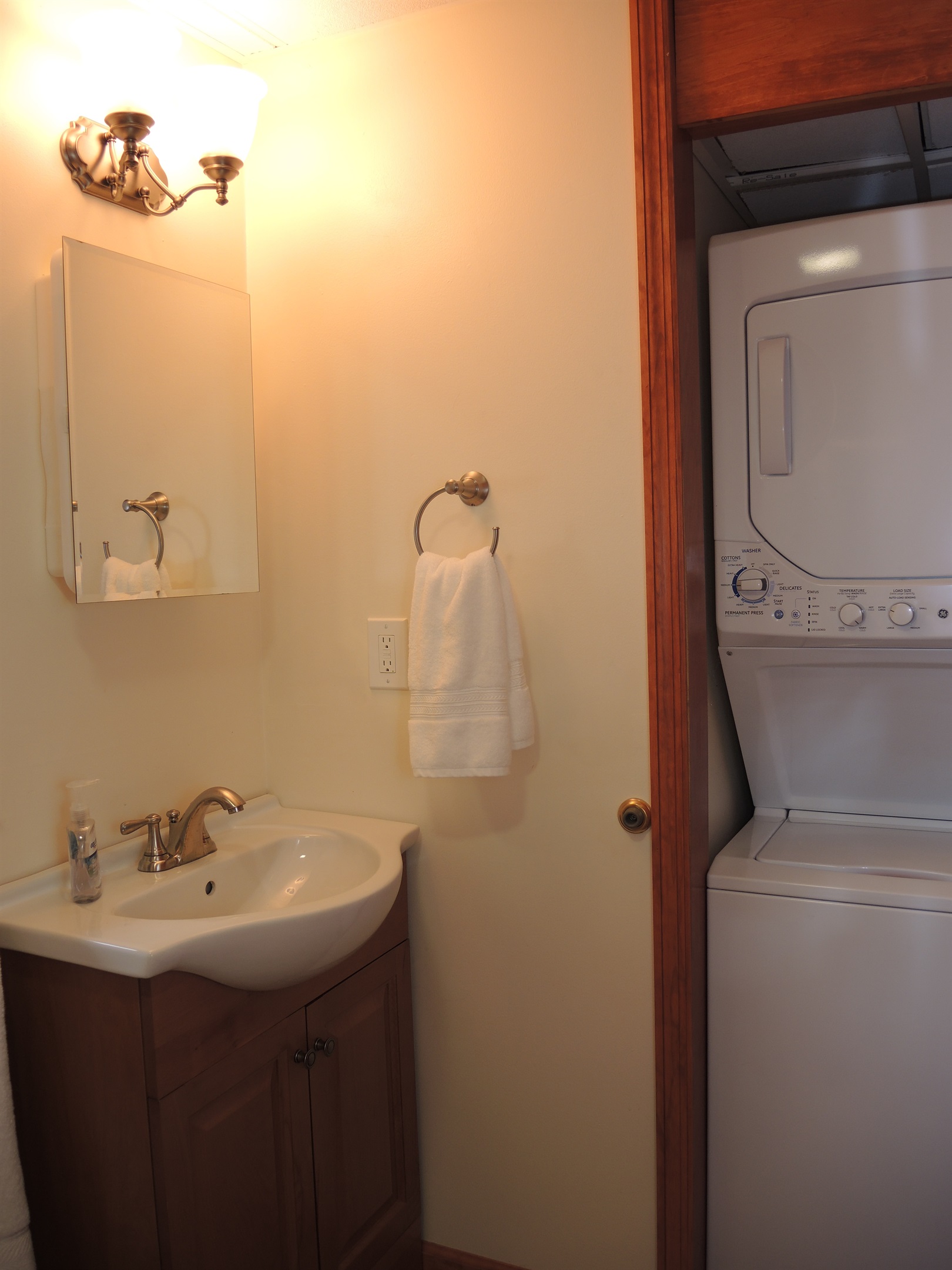 Bathroom and washer/dryer
