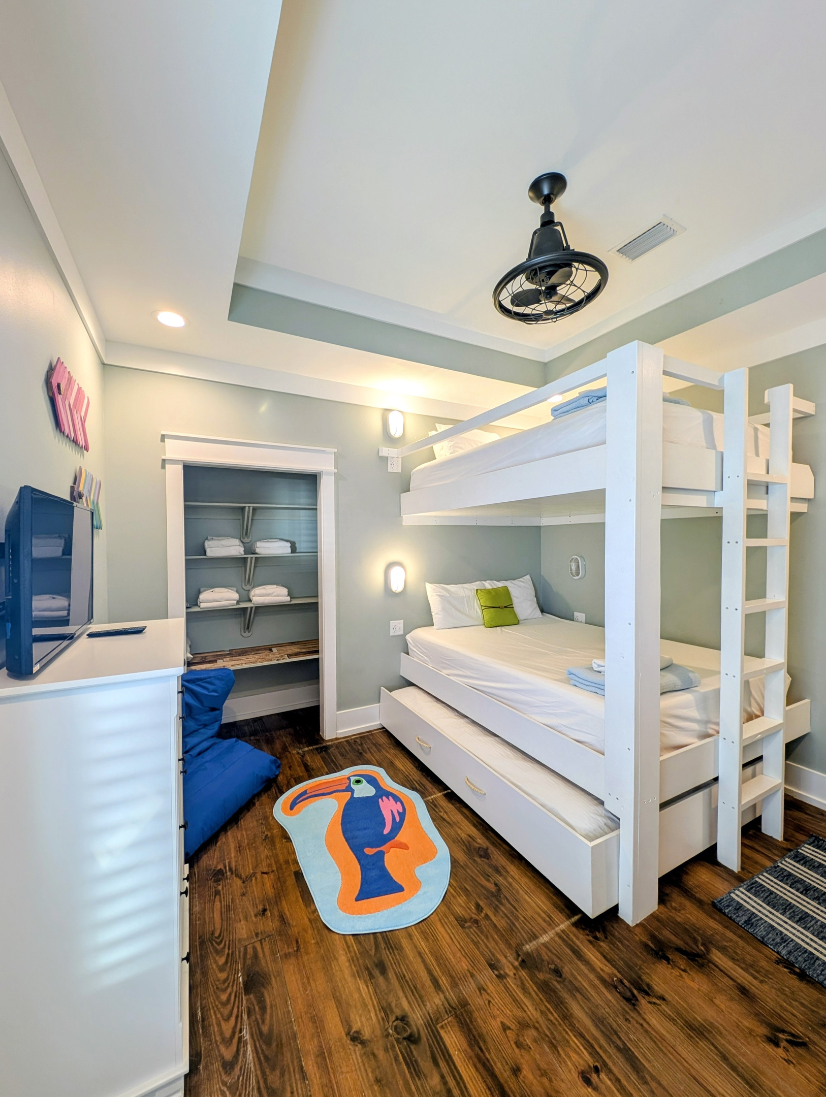 Queen bunk room with pull out trundle 3rd floor