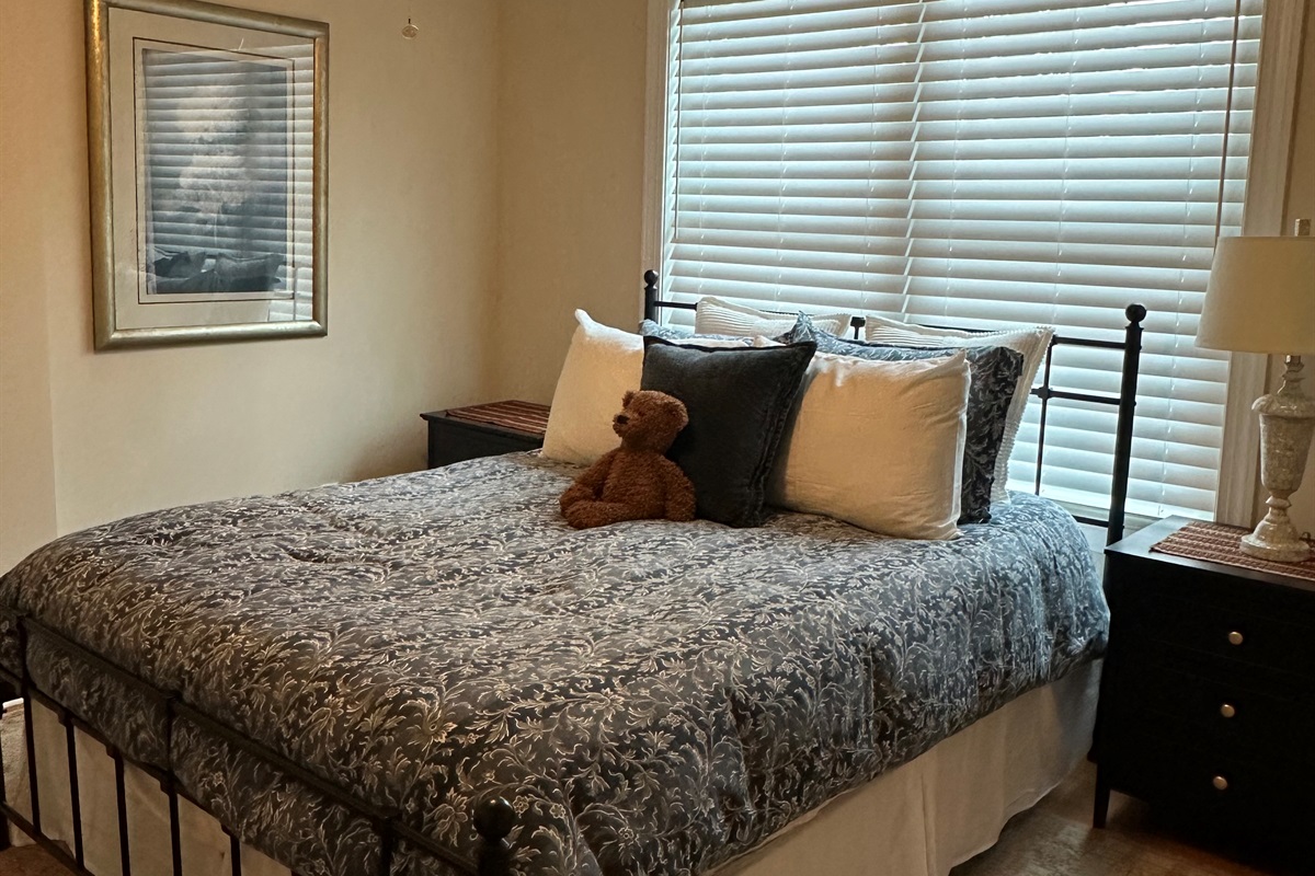 Second Bedroom - Queen