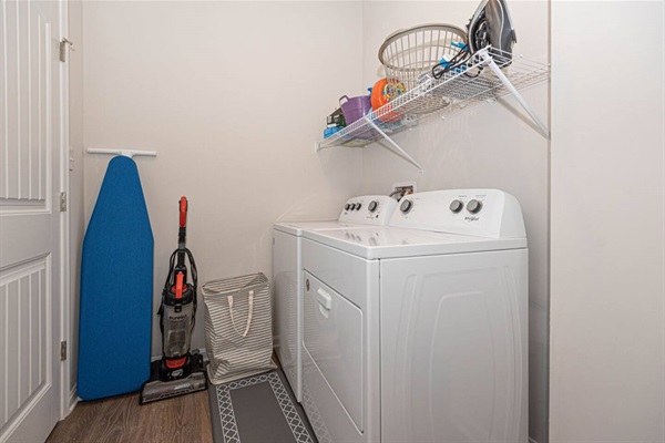 Discover our efficient laundry haven! Washer, dryer,  iron and board for wrinkle-free clothes, a vacuum for tidiness, and all the essential, laundry detergent included. With practical shelving, it's a well-organized space for seamless laundry days.