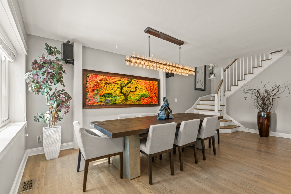 Open Dining Area | Seating for 8