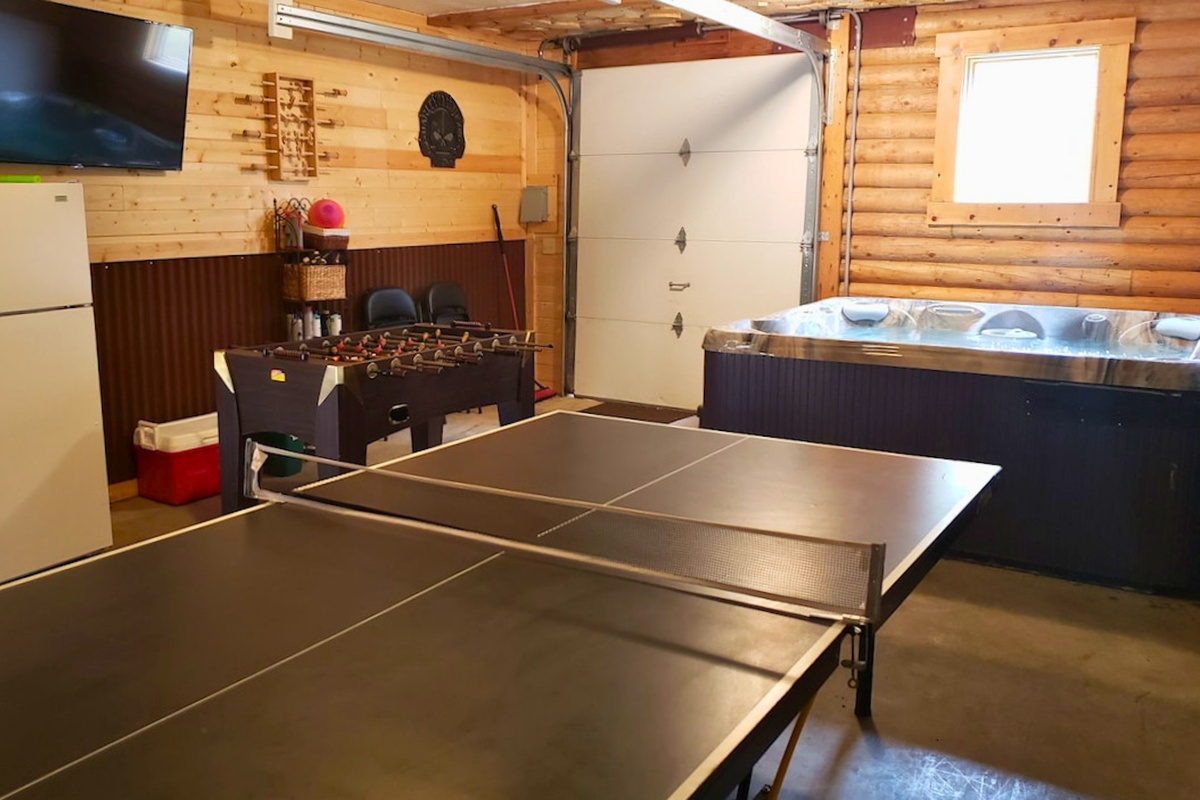 Have fun in the heated game room! Snow or shine you will have a blast in this converted garage.