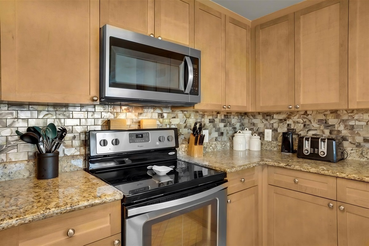 Gulf-Front Dining Kitchen