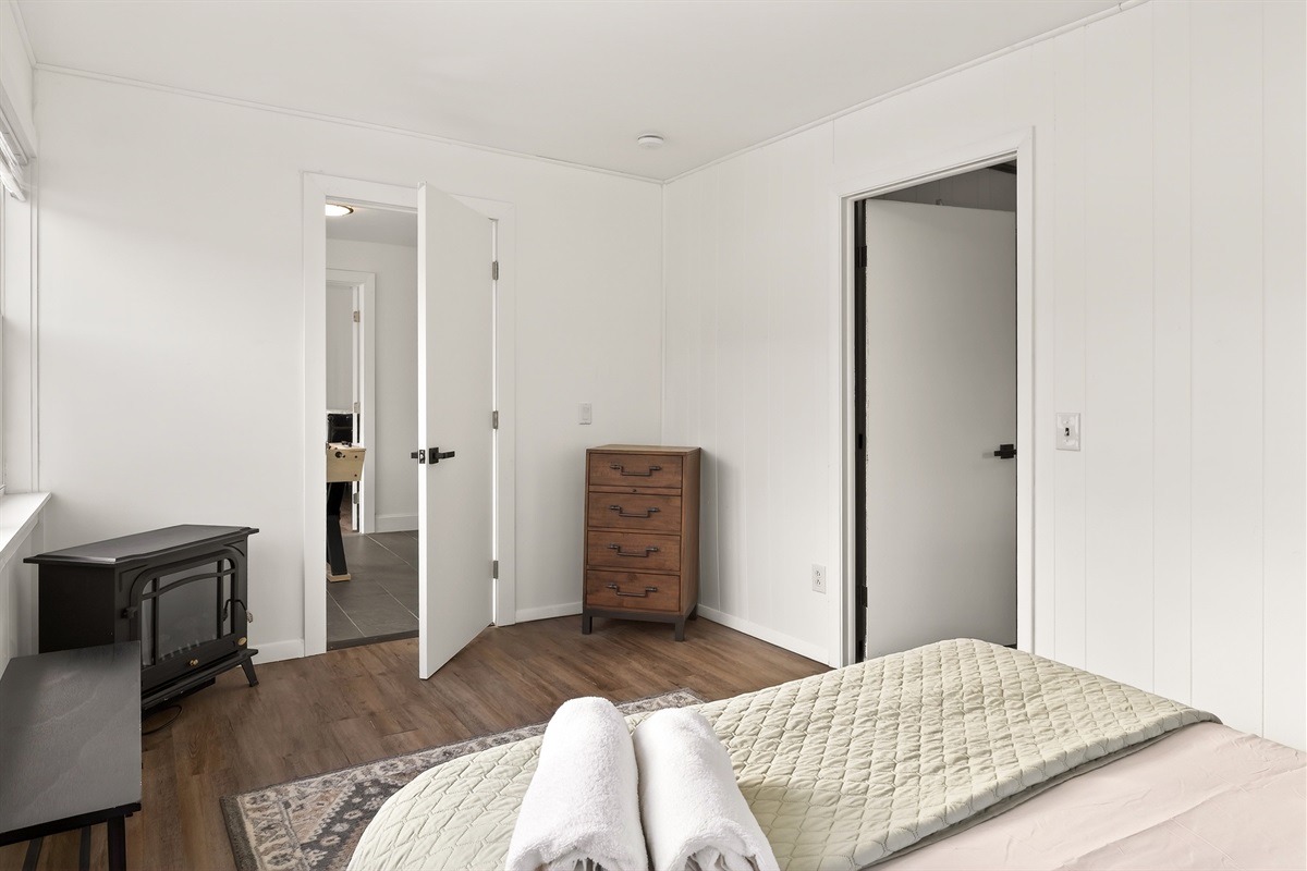 Entry level Queen bedroom #2