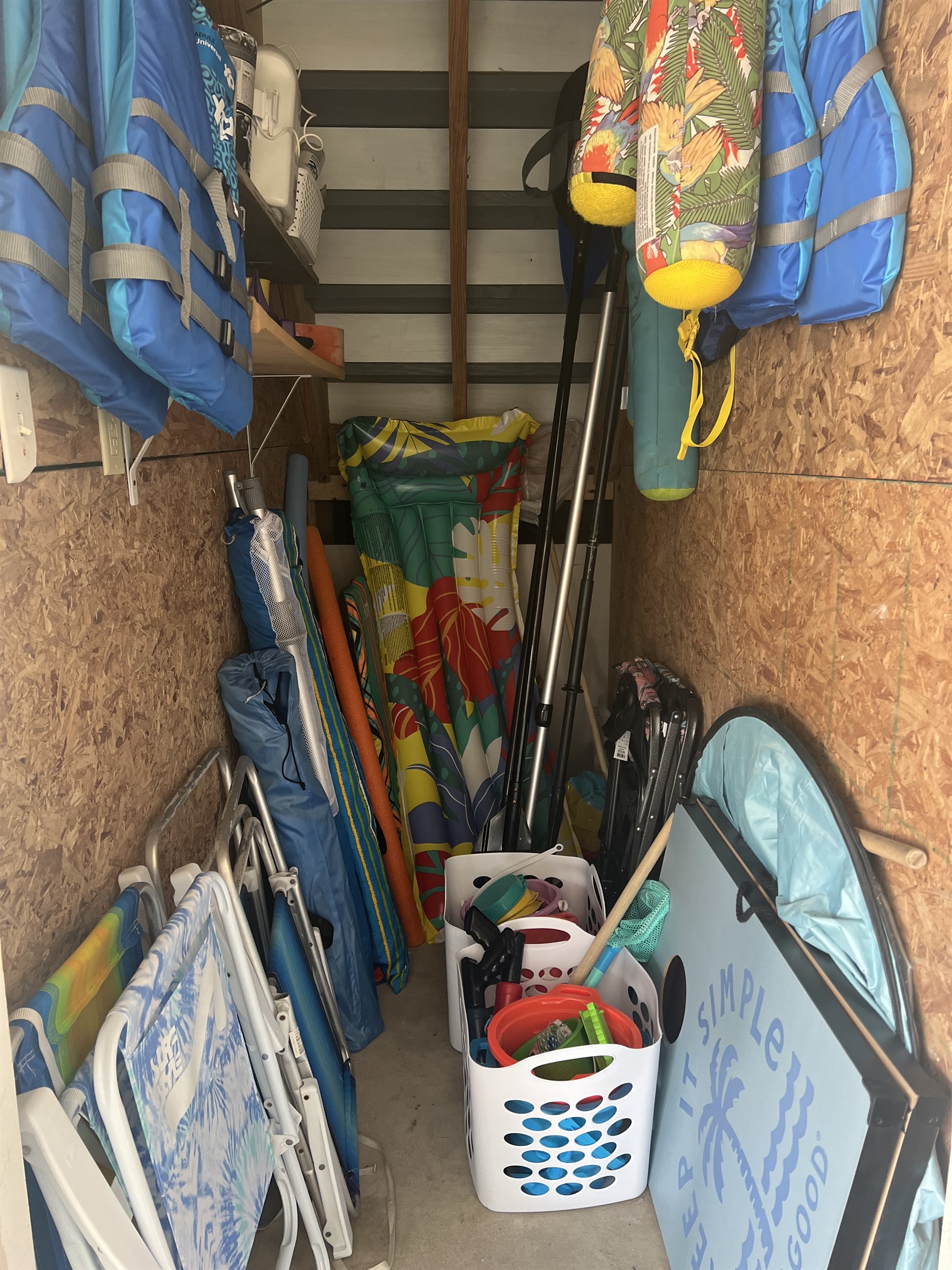 INCLUDED BEACH GEAR chairs, umbrellas,pool floats,beach toys and beach cart